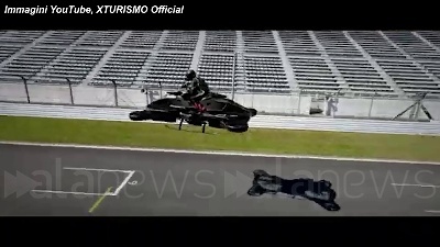 Scene from Giappone, presentata la XTurismo: prima moto volante sul mercato
