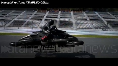 Scene from Giappone, presentata la XTurismo: prima moto volante sul mercato