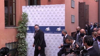 Scene from Pompeo visita la Comunità di Sant'Egidio a Roma: "Fate lavoro notevole"