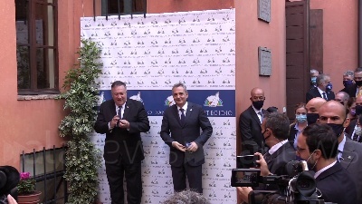 Scene from Pompeo visita la Comunità di Sant'Egidio a Roma: "Fate lavoro notevole"