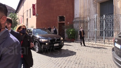 Scene from Pompeo visita la Comunità di Sant'Egidio a Roma: "Fate lavoro notevole"