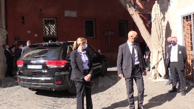 Scene from Pompeo visita la Comunità di Sant'Egidio a Roma: "Fate lavoro notevole"
