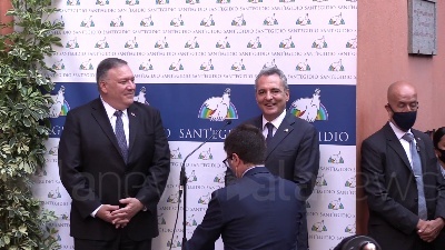Scene from Pompeo visita la Comunità di Sant'Egidio a Roma: "Fate lavoro notevole"