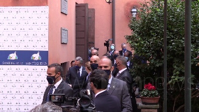 Scene from Pompeo visita la Comunità di Sant'Egidio a Roma: "Fate lavoro notevole"