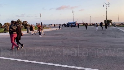 Scene from Covid, controlli anti assembramenti sul pontile di Ostia