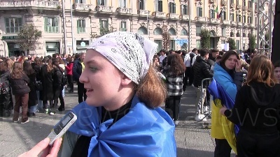 Scene from "I russi? Sono tutti infami", lo sfogo di una ragazza ucraina durante manifestazione pace a Napoli