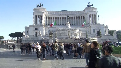 Scene from Domenica ecologica a Roma, tra metro chiuse e centro affollato