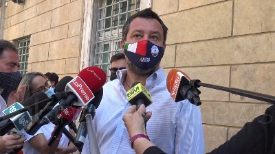 Scene from Covid, Salvini: "Al lavoro per togliere le mascherine"