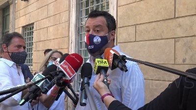 Scene from Covid, Salvini: "Al lavoro per togliere le mascherine"