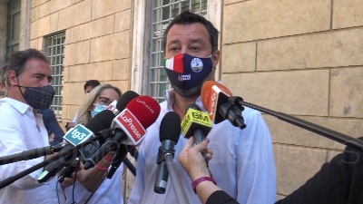 Scene from Covid, Salvini: "Al lavoro per togliere le mascherine"