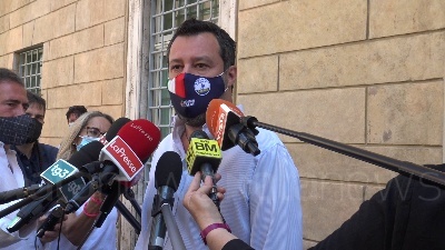 Scene from Covid, Salvini: "Al lavoro per togliere le mascherine"