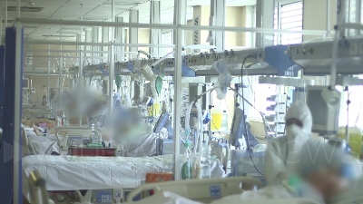 Scene from Coronavirus, dentro l'incubo della terapia intensiva: "Invertire la rotta o non reggeremo"