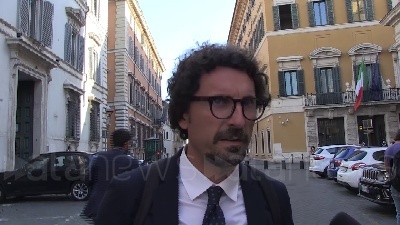 Scene from Toninelli:"Nessuna partita di scambio con il Pd tra Mes e Refendum"