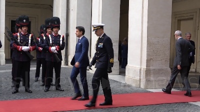 Scene from Ue, Juncker a Palazzo Chigi per il vertice con il premier Conte