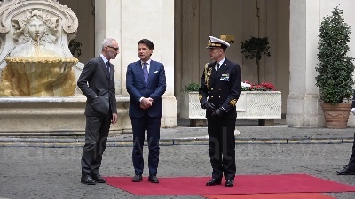 Scene from Ue, Juncker a Palazzo Chigi per il vertice con il premier Conte