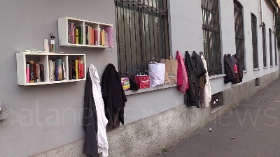 Scene from Milano, il 'muro della gentilezza' per chi ha bisogno