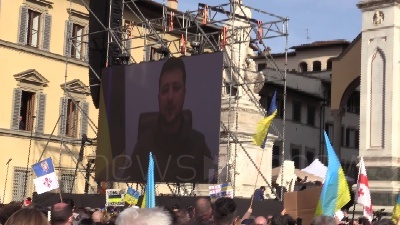 Scene from Ucraina, Zelensky alla manifestazione di Firenze: "Stare insieme all'Ue è importante per noi"