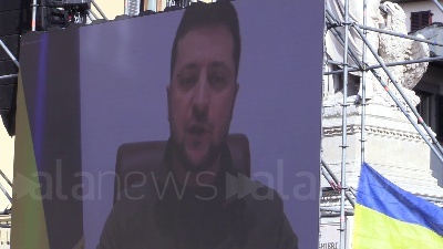 Scene from Ucraina, Zelensky alla manifestazione di Firenze: "Stare insieme all'Ue è importante per noi"
