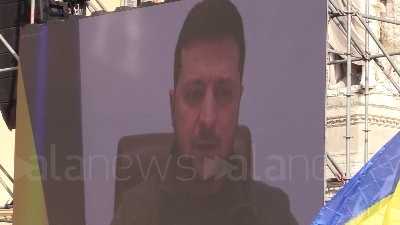 Scene from Ucraina, Zelensky alla manifestazione di Firenze: "Stare insieme all'Ue è importante per noi"