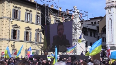 Scene from Ucraina, Zelensky alla manifestazione di Firenze: "Stare insieme all'Ue è importante per noi"