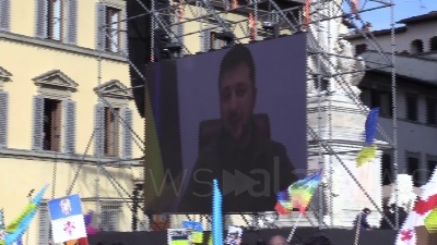 Scene from Ucraina, Zelensky alla manifestazione di Firenze: "Stare insieme all'Ue è importante per noi"