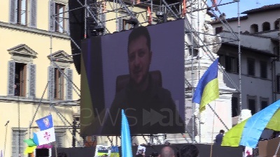 Scene from Ucraina, Zelensky alla manifestazione di Firenze: "Stare insieme all'Ue è importante per noi"