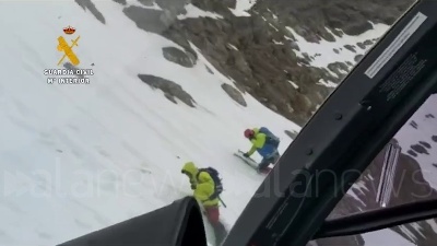 Scene from Spagna, alpinisti bloccati a duemila metri d'altezza: salvati dalla Guardia Civil