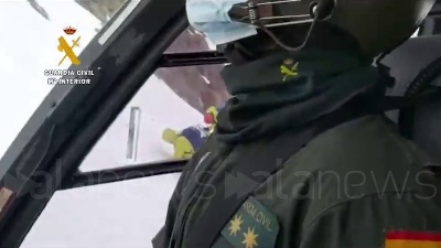 Scene from Spagna, alpinisti bloccati a duemila metri d'altezza: salvati dalla Guardia Civil
