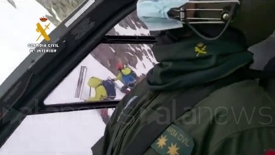 Scene from Spagna, alpinisti bloccati a duemila metri d'altezza: salvati dalla Guardia Civil
