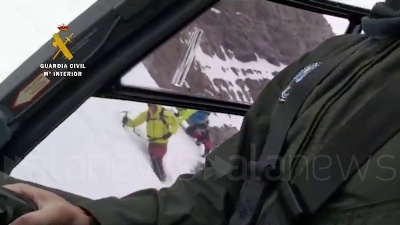 Scene from Spagna, alpinisti bloccati a duemila metri d'altezza: salvati dalla Guardia Civil