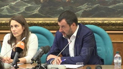 Scene from Salvini: "Mi piace governo che fa, non quello che litiga"