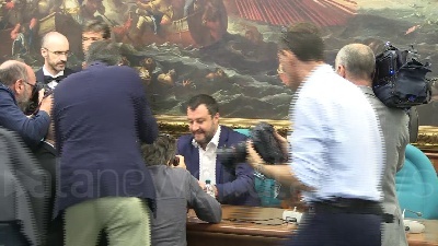 Scene from Salvini: "Mi piace governo che fa, non quello che litiga"