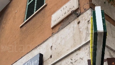 Scene from Coronavirus, Milano applaude medici e infermieri