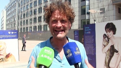 Scene from Pesca, Inaugurata l'esposizione 'Fishlove' contro l'overfishing davanti al Parlamento europeo