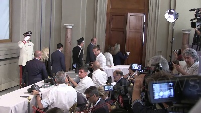 Scene from Fico al Colle per mezz'ora. Entra Autonomie: iniziano le consultazioni dei gruppi