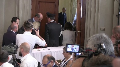 Scene from Fico al Colle per mezz'ora. Entra Autonomie: iniziano le consultazioni dei gruppi