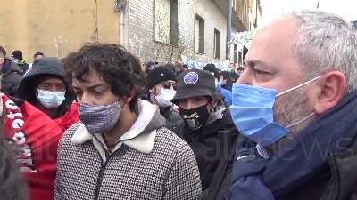 Scene from Amazon, sciopero a Milano: "Basta precariato, lavoratori non sono usa e getta"