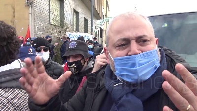 Scene from Amazon, sciopero a Milano: "Basta precariato, lavoratori non sono usa e getta"