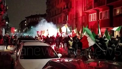 Scene from Ucraina, manifestazione pro Putin in via Boccaccio a Milano