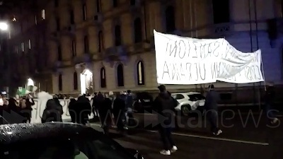 Scene from Ucraina, manifestazione pro Putin in via Boccaccio a Milano
