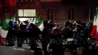 Scene from Ucraina, manifestazione pro Putin in via Boccaccio a Milano