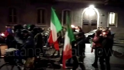 Scene from Ucraina, manifestazione pro Putin in via Boccaccio a Milano