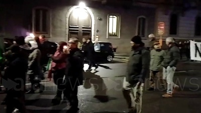 Scene from Ucraina, manifestazione pro Putin in via Boccaccio a Milano