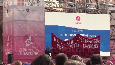 Scene from Green Pass, a Torino in centinaia protestano tra dipendenti comunali e Gtt