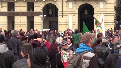 Scene from Green Pass, a Torino in centinaia protestano tra dipendenti comunali e Gtt