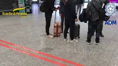 Scene from Malpensa, viaggiano con 430mila euro non dichiarati: sanzionate tre passeggere