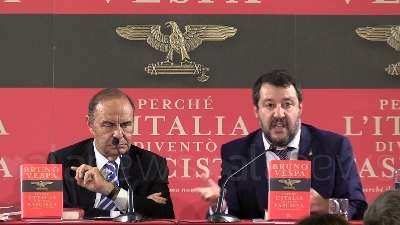 Scene from Salvini: "Io con Renzi? Più difficile che vedermi con maglia Inter"