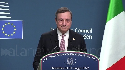 Scene from "Embargo sul petrolio. Scusate, sul gas": il lapsus di Draghi a Bruxelles