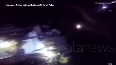 Scene from Tornado in Kentucky, il salvataggio di due bambini illesi dalle macerie della casa distrutta