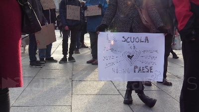 Scene from Scuola, popolo anti dad torna in piazza a Torino: "Governo fa solo false promesse"